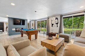 Family Home w Pool-hot Tub-large Yard-pool Table