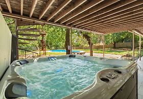 Family Home w Pool-hot Tub-large Yard-pool Table