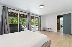 Family Home w Pool-hot Tub-large Yard-pool Table