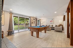 Family Home w Pool-hot Tub-large Yard-pool Table