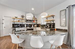 Family Home w Pool-hot Tub-large Yard-pool Table