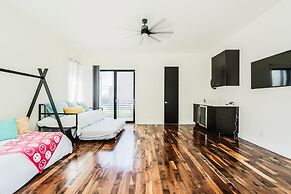 Cozy Getaway Perfect for 10 Prime Location NW6