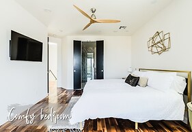 Cozy Getaway Perfect for 10 Prime Location NW6