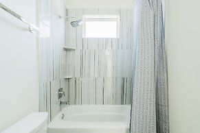 Cozy Getaway Perfect for 10 Prime Location NW6