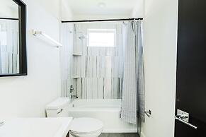 Cozy Getaway Perfect for 10 Prime Location NW6