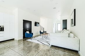 Cozy Getaway Perfect for 10 Prime Location NW6