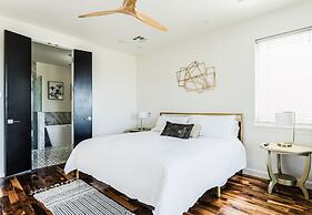 Cozy Getaway Perfect for 10 Prime Location NW6