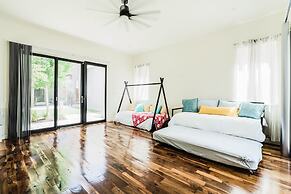 Cozy Getaway Perfect for 10 Prime Location NW6