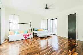 Cozy Getaway Perfect for 10 Prime Location NW6