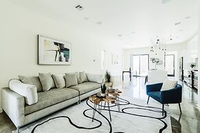 Cozy Getaway Perfect for 10 Prime Location NW6