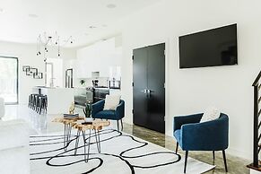 Cozy Getaway Perfect for 10 Prime Location NW6