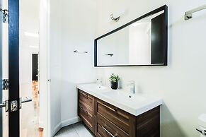 Cozy Getaway Perfect for 10 Prime Location NW6