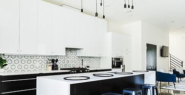 Cozy Getaway Perfect for 10 Prime Location NW6