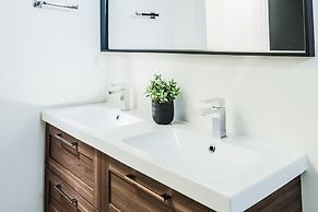 Cozy Getaway Perfect for 10 Prime Location NW6