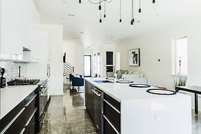 Cozy Getaway Perfect for 10 Prime Location NW6