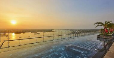 The Sky 89 Panorama D7