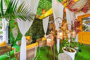 Fabhotel Old Maple Leaf