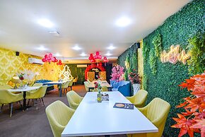 Fabhotel Old Maple Leaf