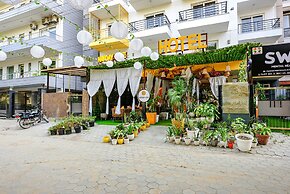 Fabhotel Old Maple Leaf