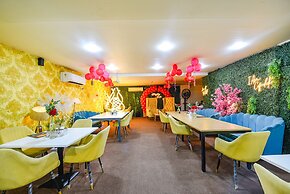 Fabhotel Old Maple Leaf