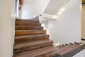 Fabhotel Golden Bird