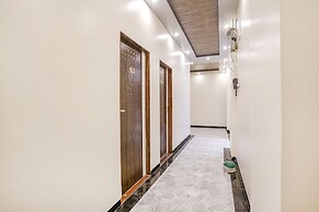 Fabhotel Golden Bird