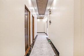 Fabhotel Golden Bird