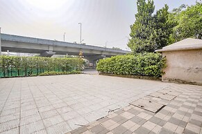 Fabhotel Golden Bird