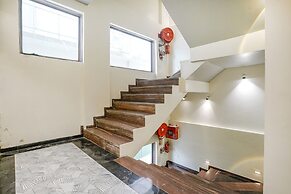 Fabhotel Golden Bird