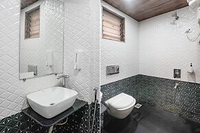 Fabhotel Golden Bird