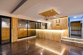 Fabhotel The Golden Orchid