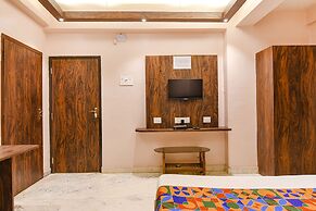 Fabhotel The Golden Orchid