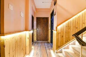 Fabhotel The Golden Orchid