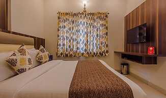 Fabhotel Golden Palms