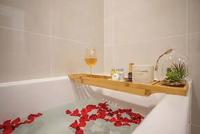 Eco Green Saigon - Free Gym & Pool