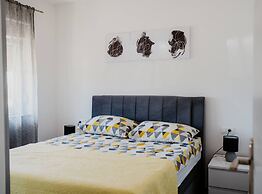 Modern Seget Vranjica Apartment With Terrace