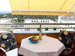 Cozy Sea View Apartment With Balcony