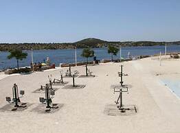 Cozy Sea View Apartment With Balcony