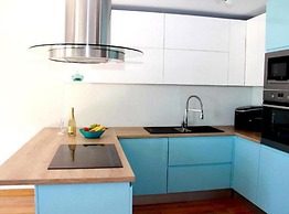 Cozy Sea View Apartment With Balcony