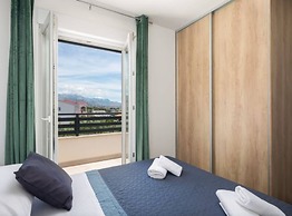 Shimmering Sea Apartment With Terrace