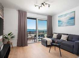 Shimmering Sea Apartment With Terrace