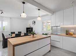 Shimmering Sea Apartment With Terrace