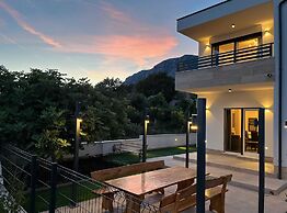 Shimmering Sea Apartment With Terrace