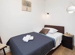 Shimmering Sea Apartment With Terrace