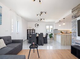 Shimmering Sea Apartment With Terrace