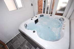 Perfect Couple Retreat To Relax With Hot Tub&sauna