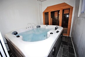 Perfect Couple Retreat To Relax With Hot Tub&sauna