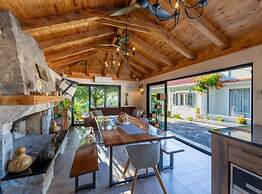 Idyllic Escape Villa Maretici With Pool and Private Garden