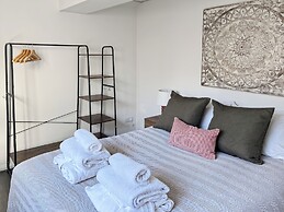 Charming Retreat With Hot Tub & Sauna Sleeps 4