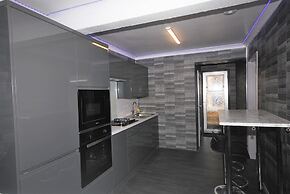 Relaxing Getaway With Hot Tub & Sauna Sleeps 6